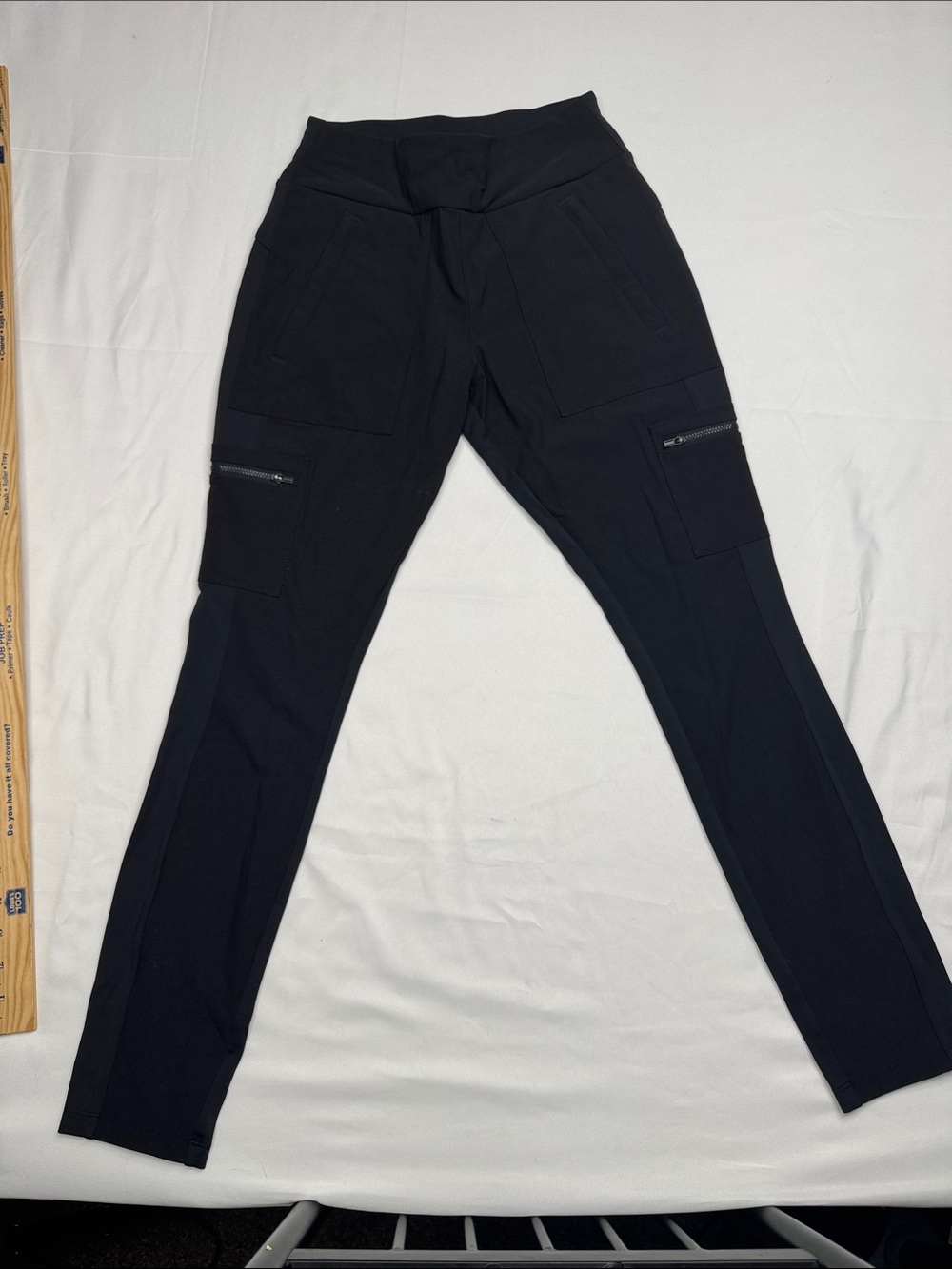 Athleta Headlands Hybrid Cargo Tight Black Hiking Leggings Womens Size 4 pants